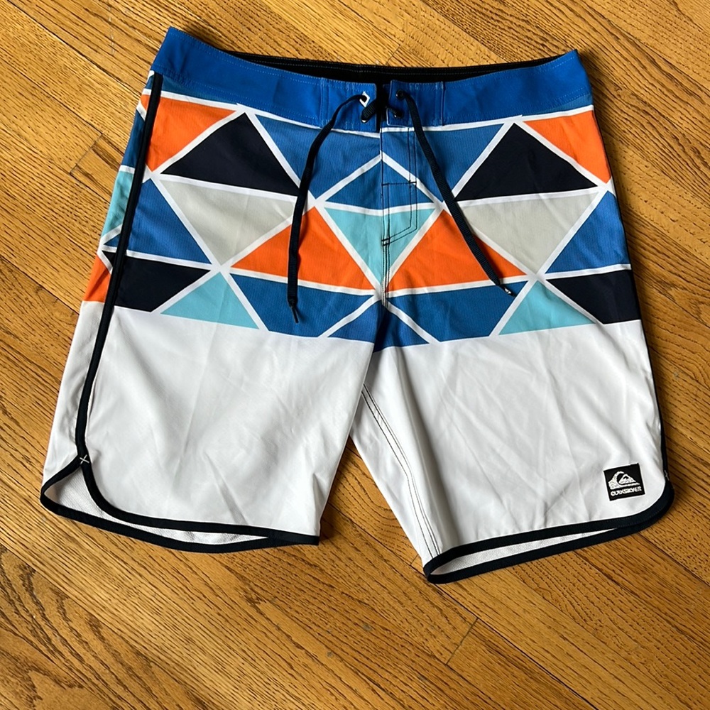 Quiksilver Size 36 Bathing Suit w/back pocket - Never Worn